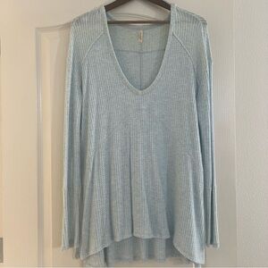 🦋 Free People Light Blue Waffle Knit ~ Medium